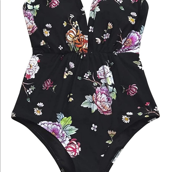 Cupshe deep-v black floral one-piece swimsuit - Picture 5 of 5